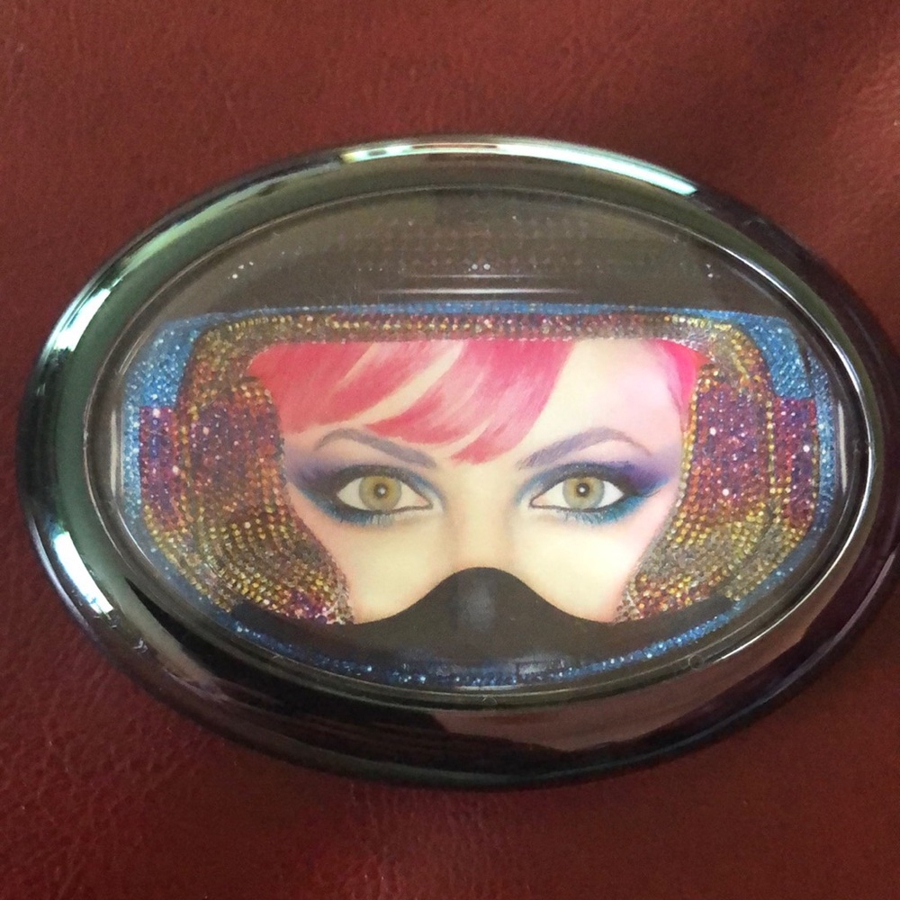 Tarina Tarantino Vibrant Eyeshadow Compact